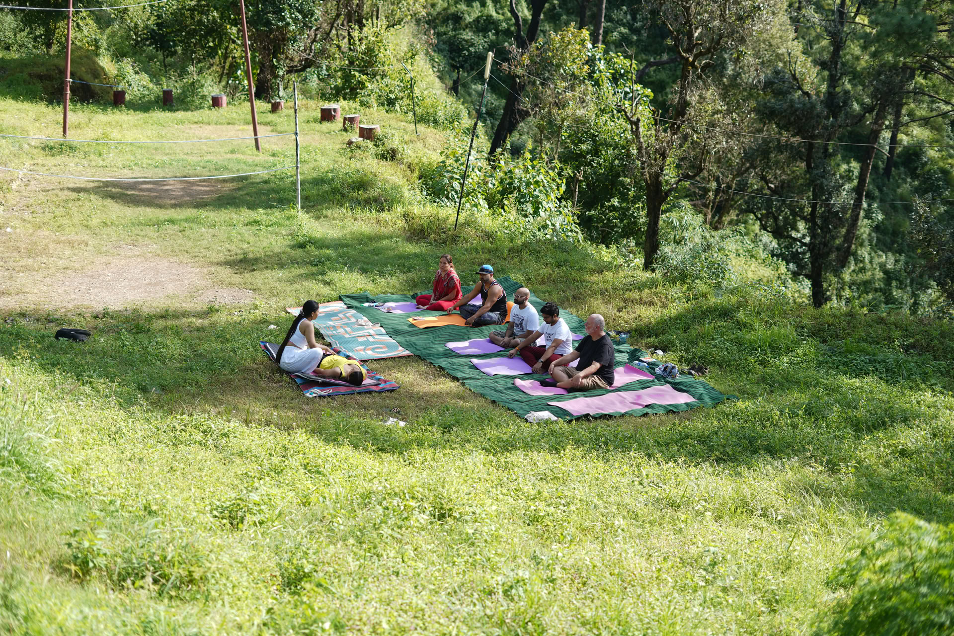 4-dages stilhedsretreat ved floden i Himalaya i Almora