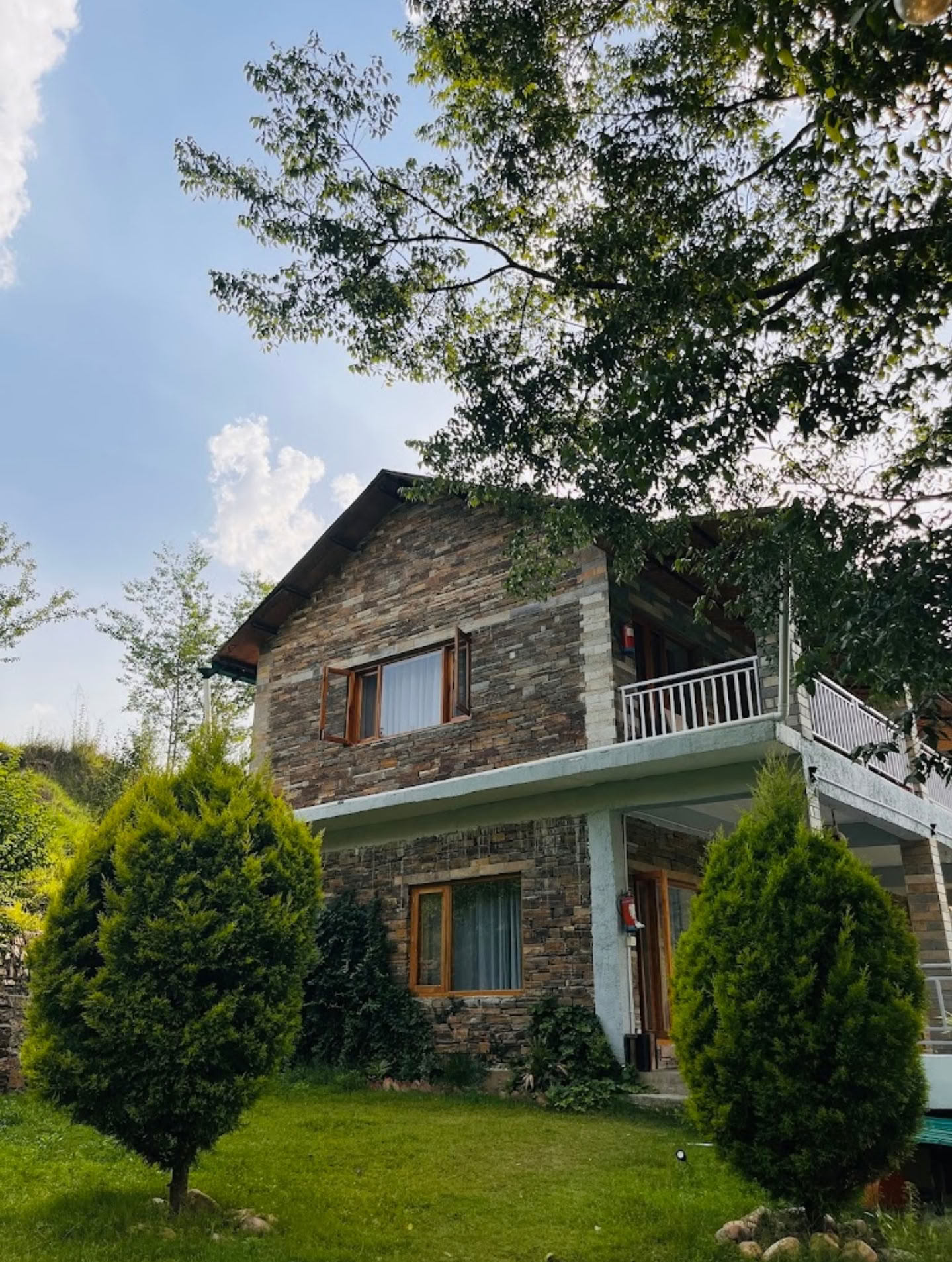 4-dages stilhedsretreat ved floden i Himalaya i Almora