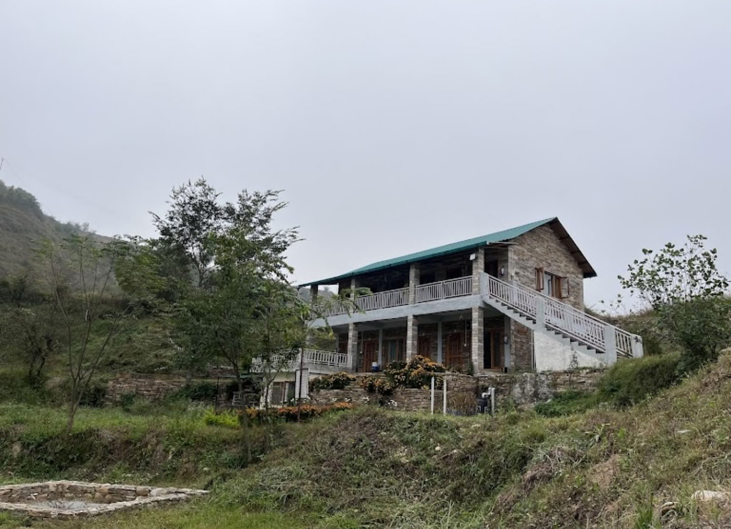 4-dages stilhedsretreat ved floden i Himalaya i Almora