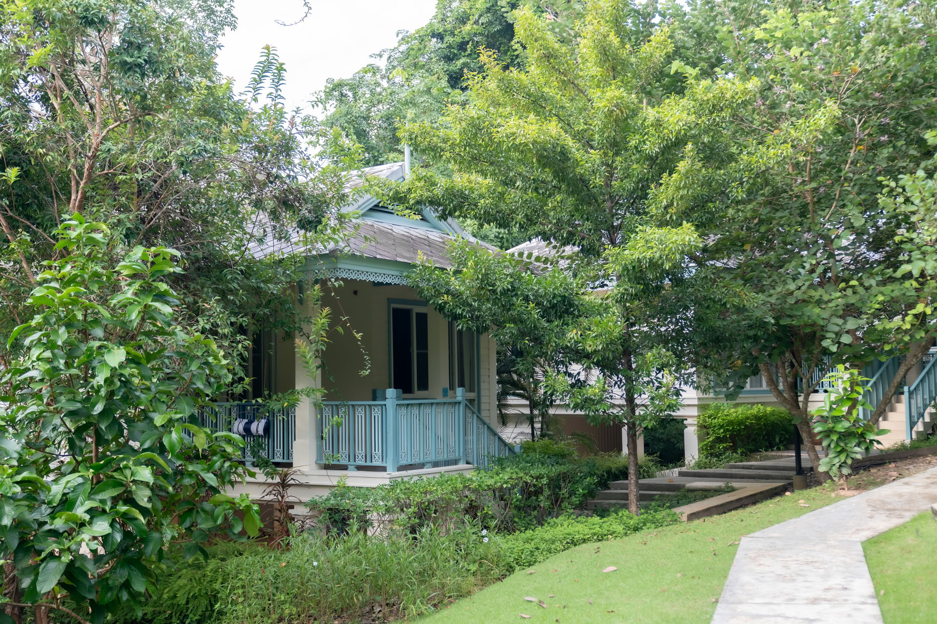 Thailandsk medicin-retreat