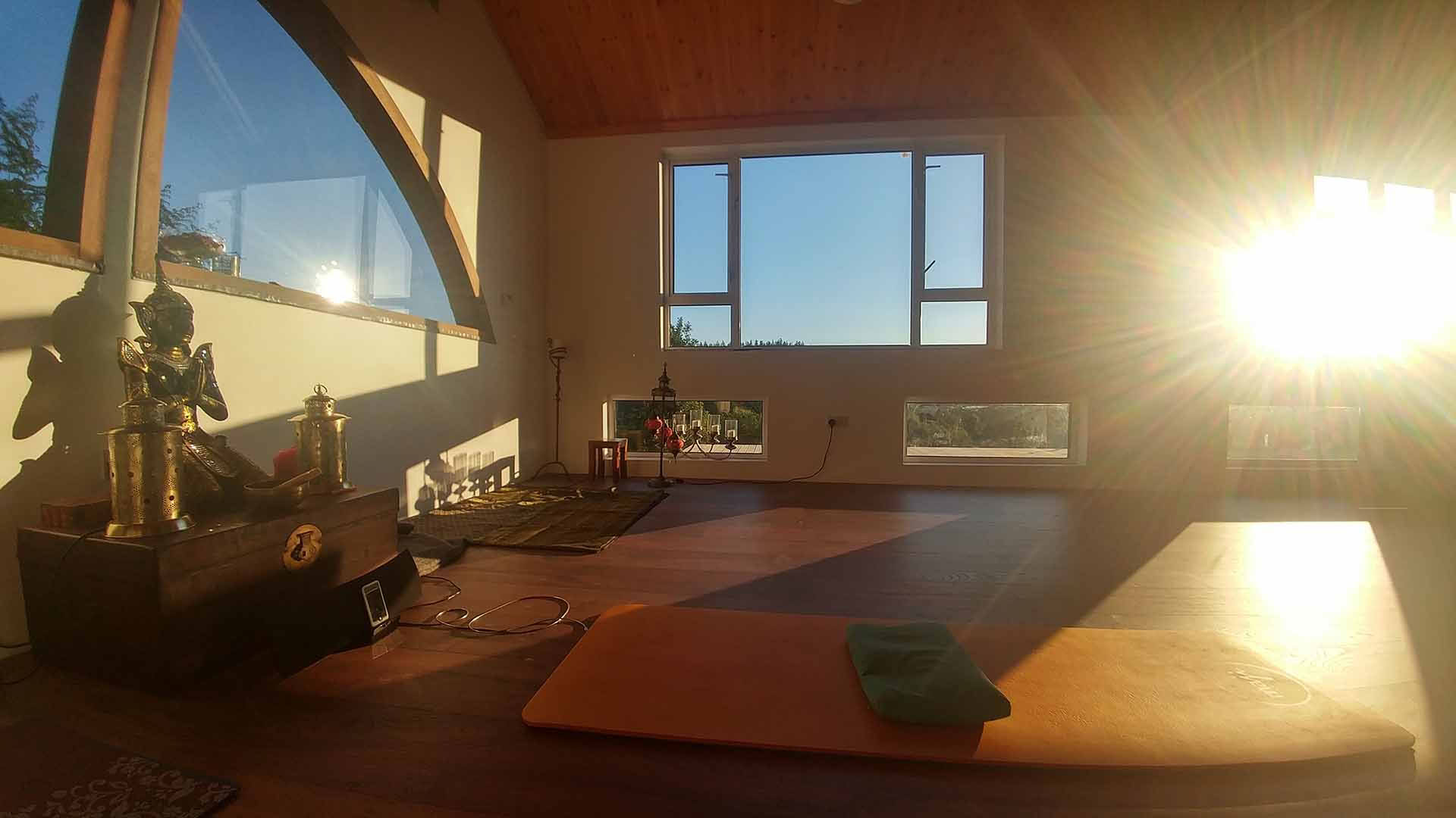 August genforbindelses-yogaretreat