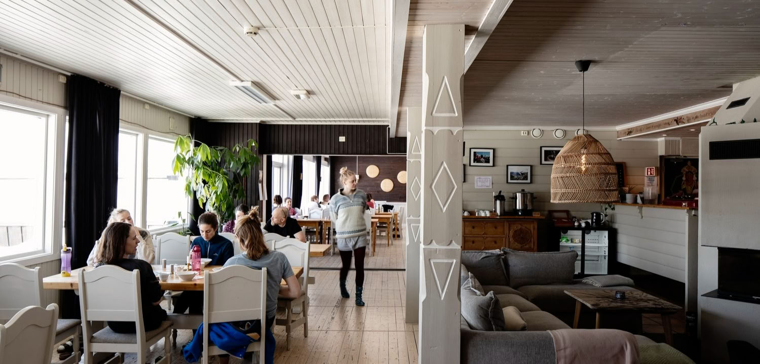Efterårets åndedrag: et restituerende yogaretreat mod stressaflastning