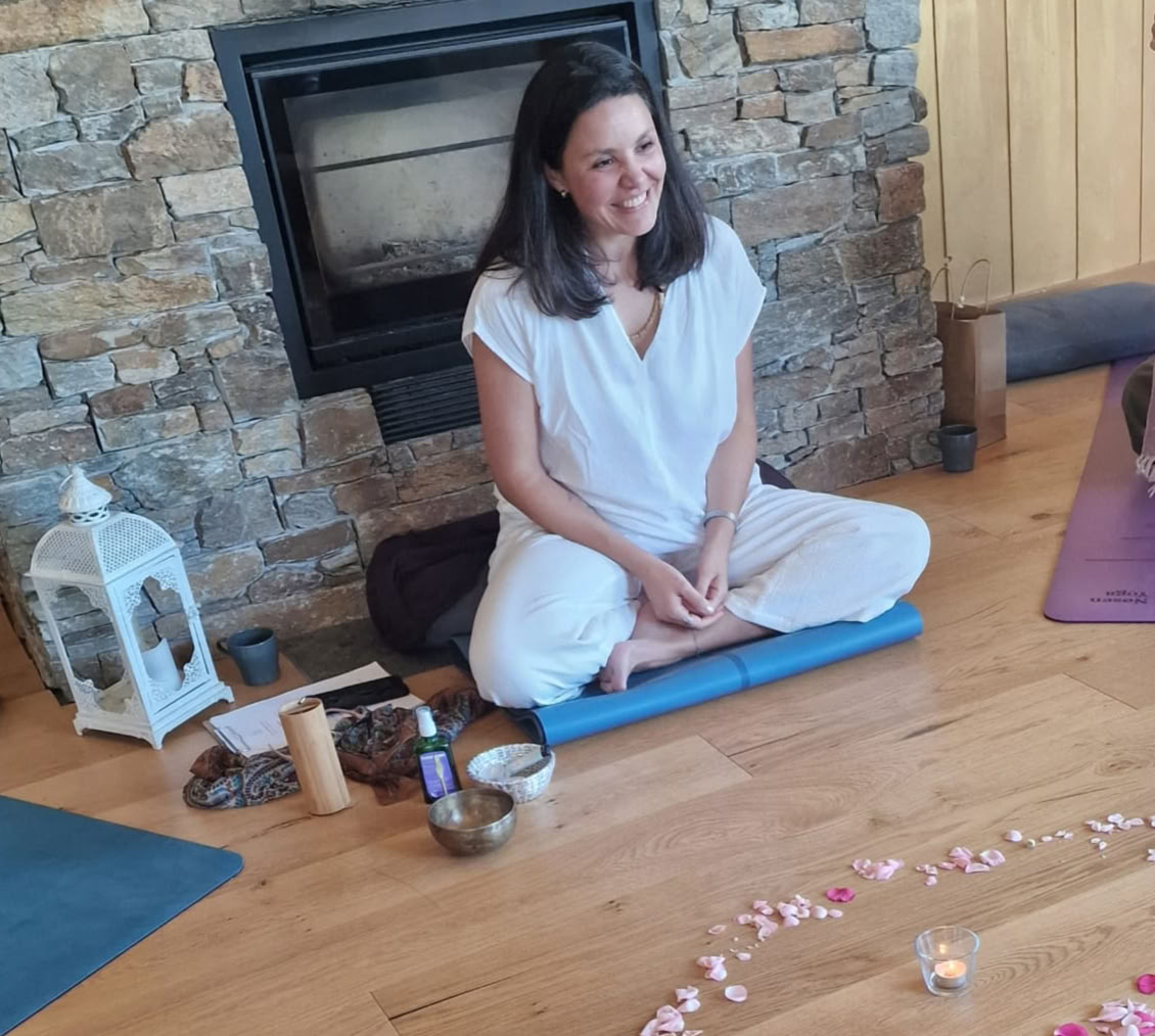 Efterårets åndedrag: et restituerende yogaretreat mod stressaflastning
