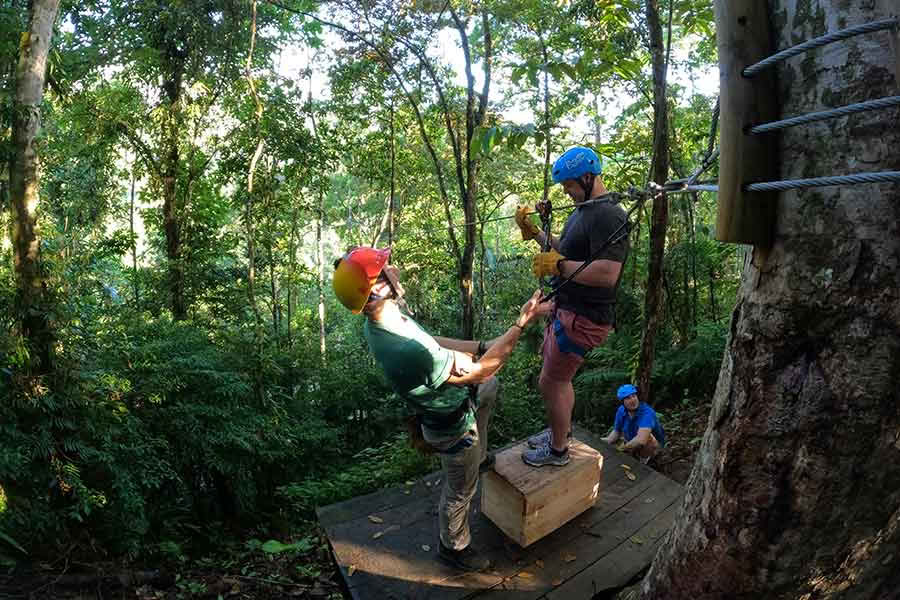 Ziplining på Pacuare-floden