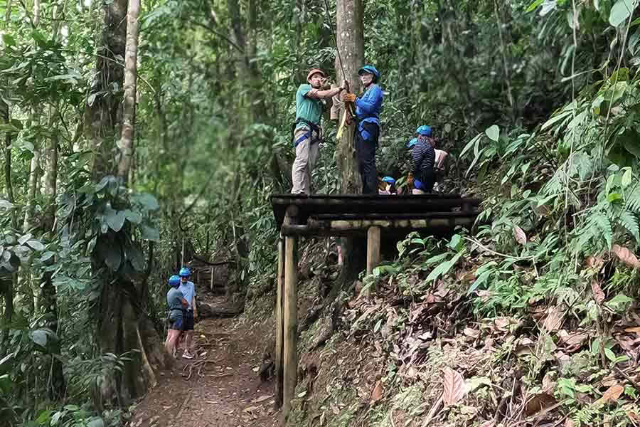 Ziplining på Pacuare-floden