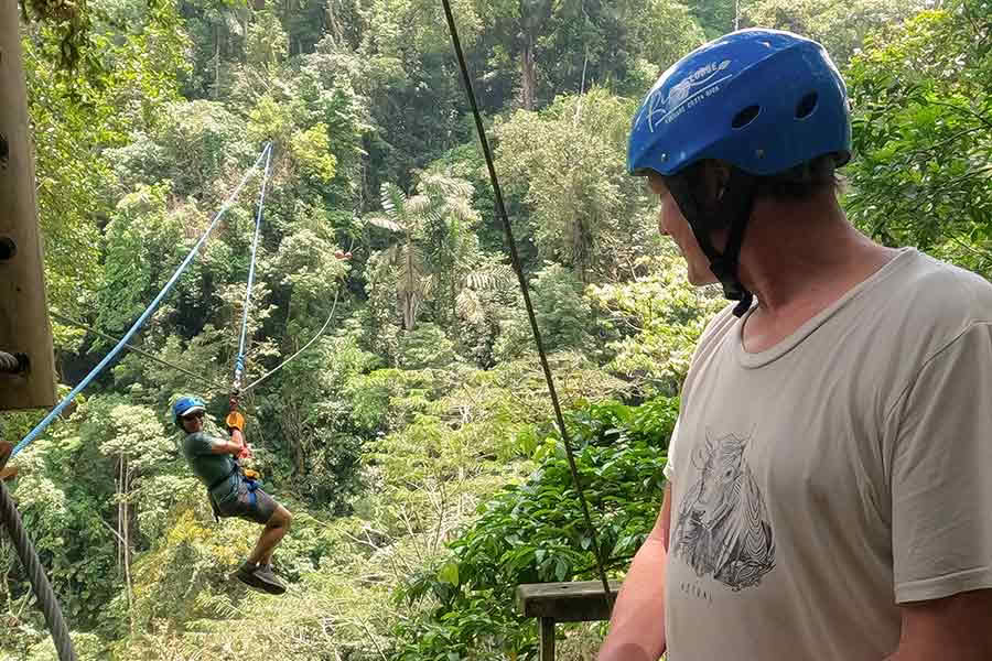 Ziplining på Pacuare-floden