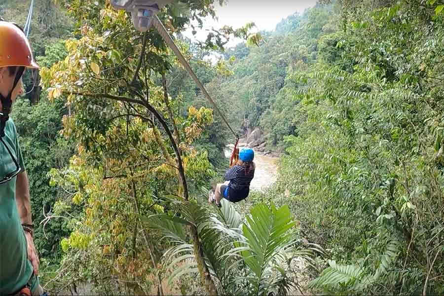 Ziplining på Pacuare-floden