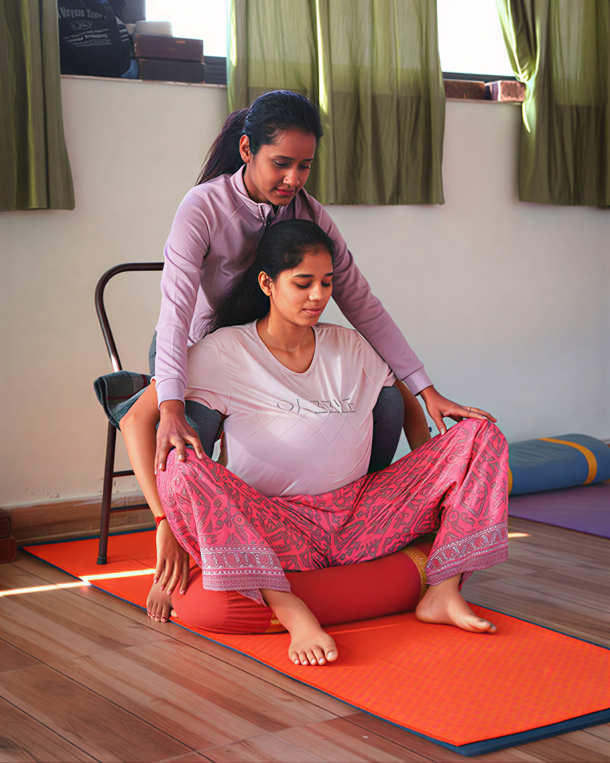 Prænatal og postnatal yogalæreruddannelseskursus