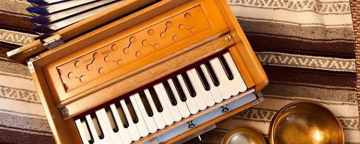 Kirtan-mantra, musik og fortælling