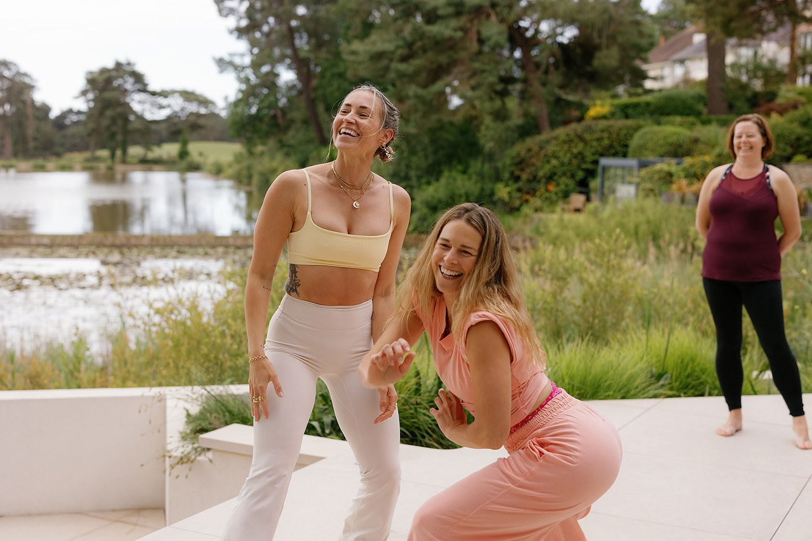 Yoga og pilates ved floden