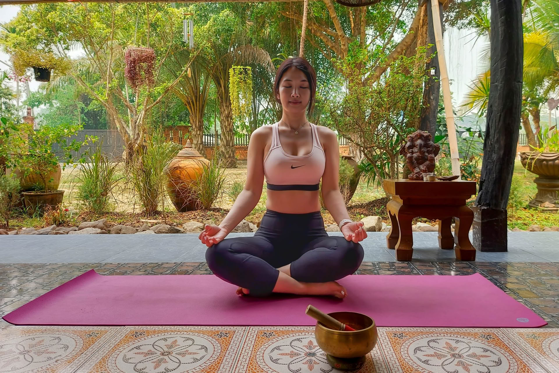 En skål for velvære – yoga og vin