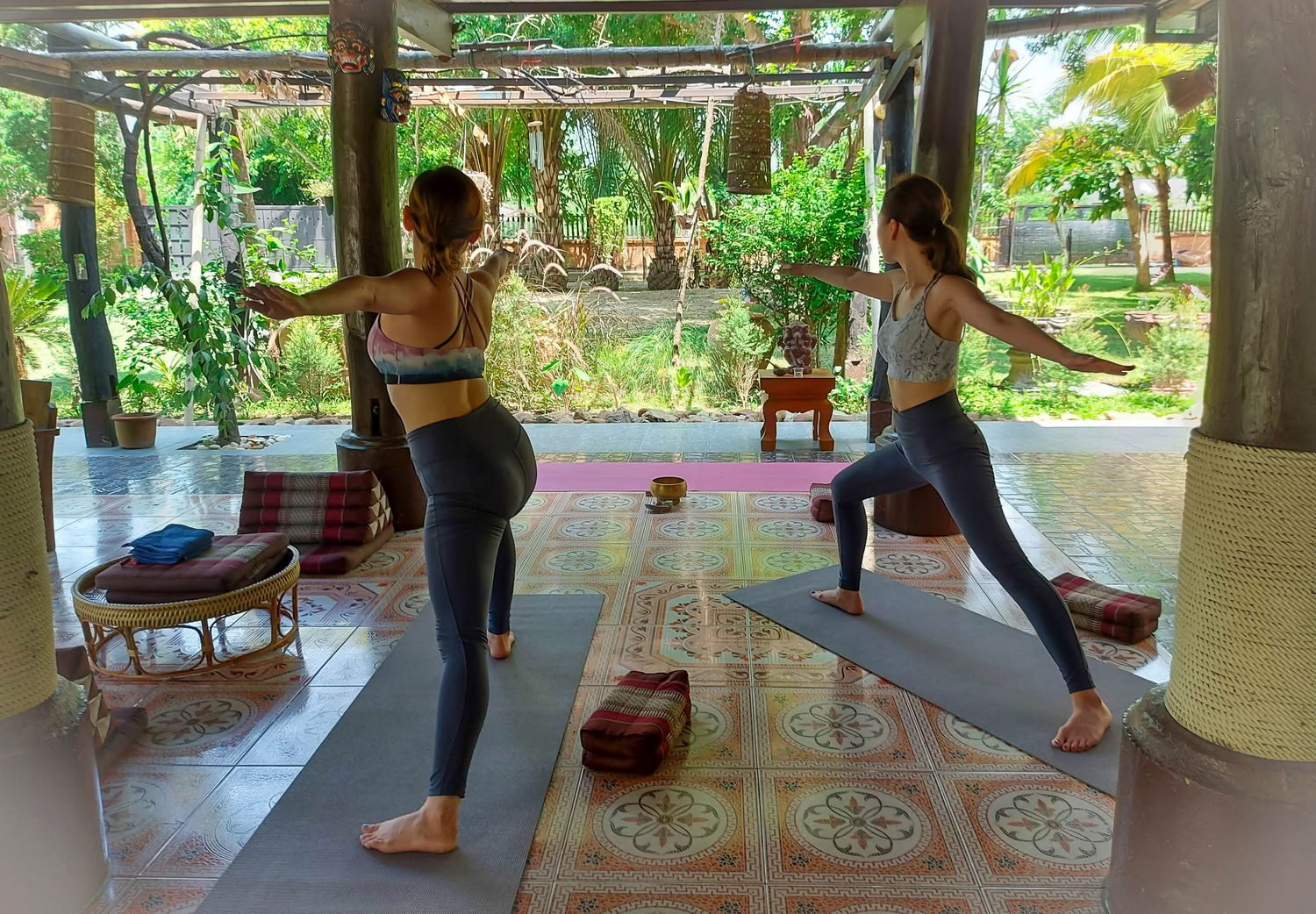 En skål for velvære – yoga og vin