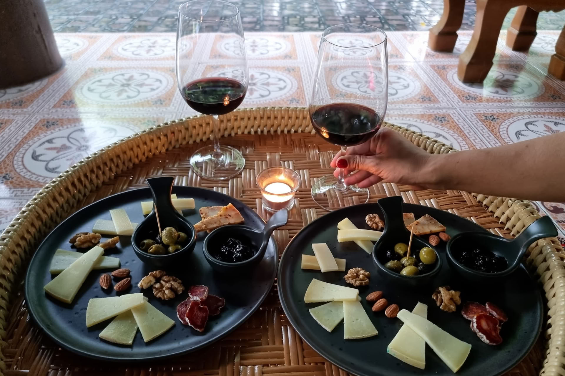 En skål for velvære – yoga og vin
