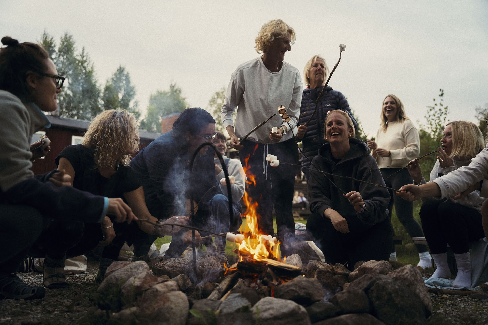Vild Sverige-yogaretreat: Hvil og genforbind med naturen i den svenske skov