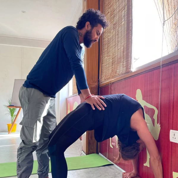 100 timers yogalæreruddannelse i Rishikesh