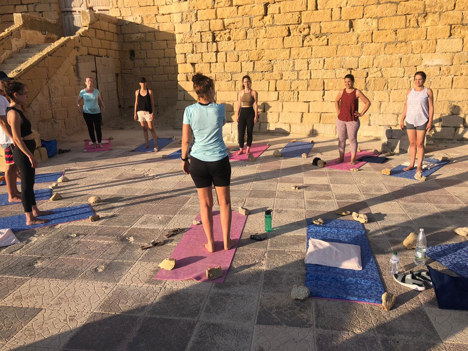 Aftenyogahold på Gozo