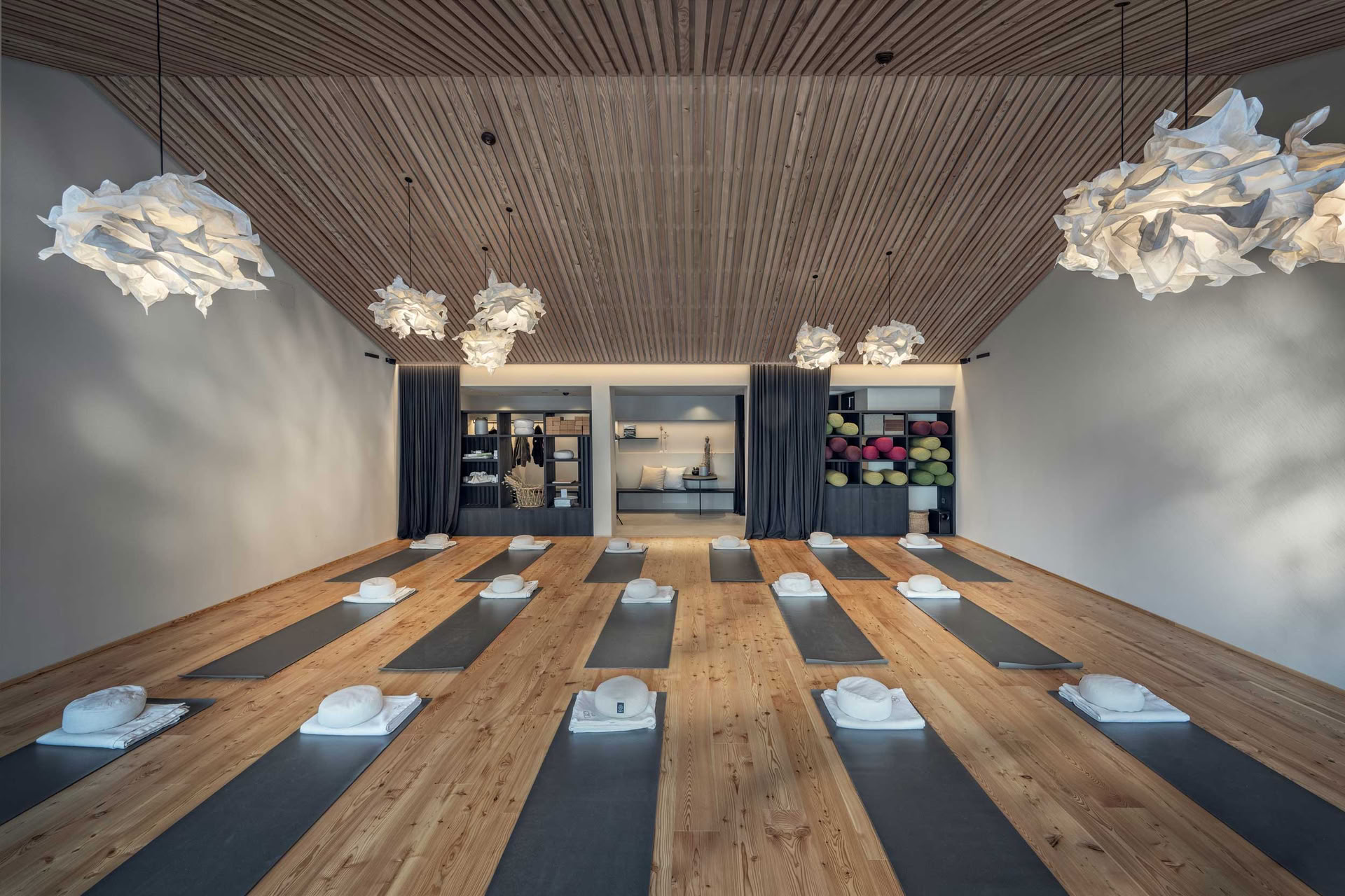 Vinteryogaretreat i de italienske Dolomitterne