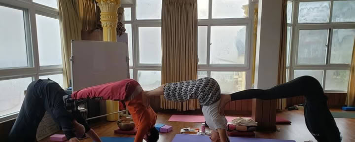 En måneds yogaretreat i Nepal