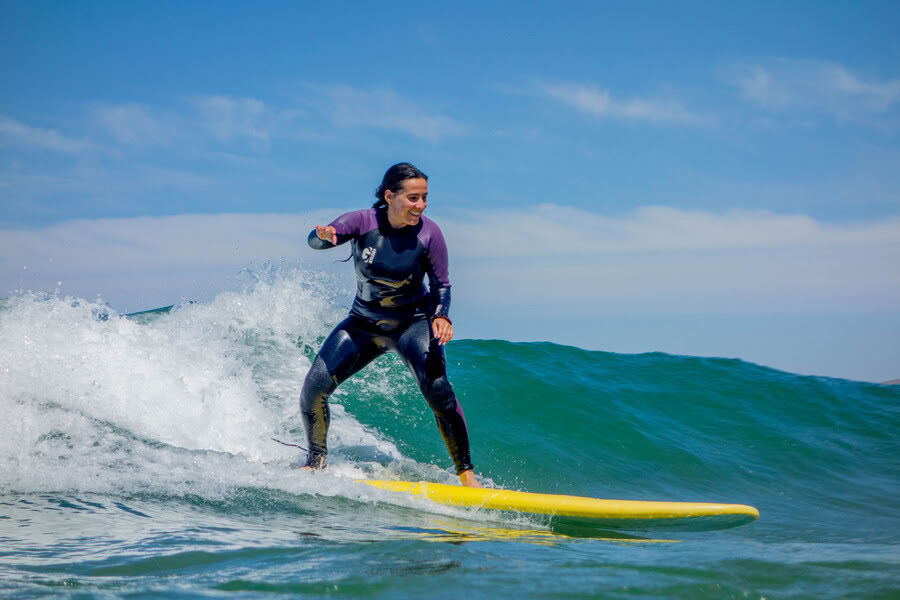Surf- og yoga-pakke