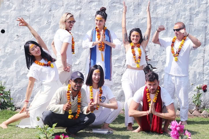 300 timers yogalæreruddannelse i Rishikesh – 1. okt. til 28. okt. 2026