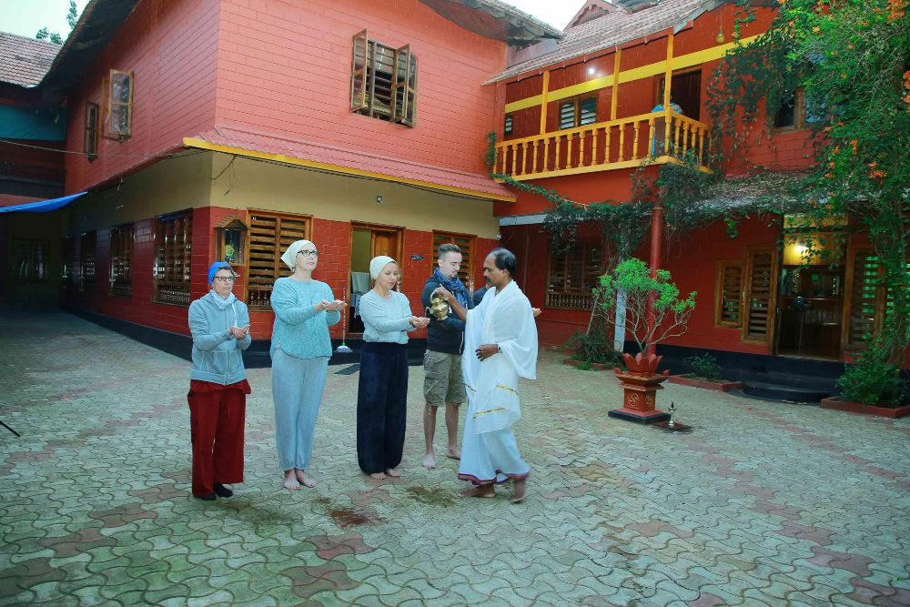 Hatha-yogaretreat med Bhoomaji