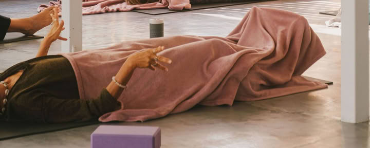 200-timers grundlæggende Vinyasa- og Yin-uddannelse