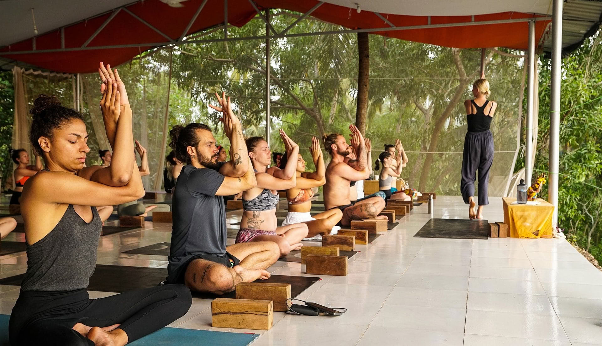 300-timers avanceret Vinyasa Flow-yogalæreruddannelse – Indien