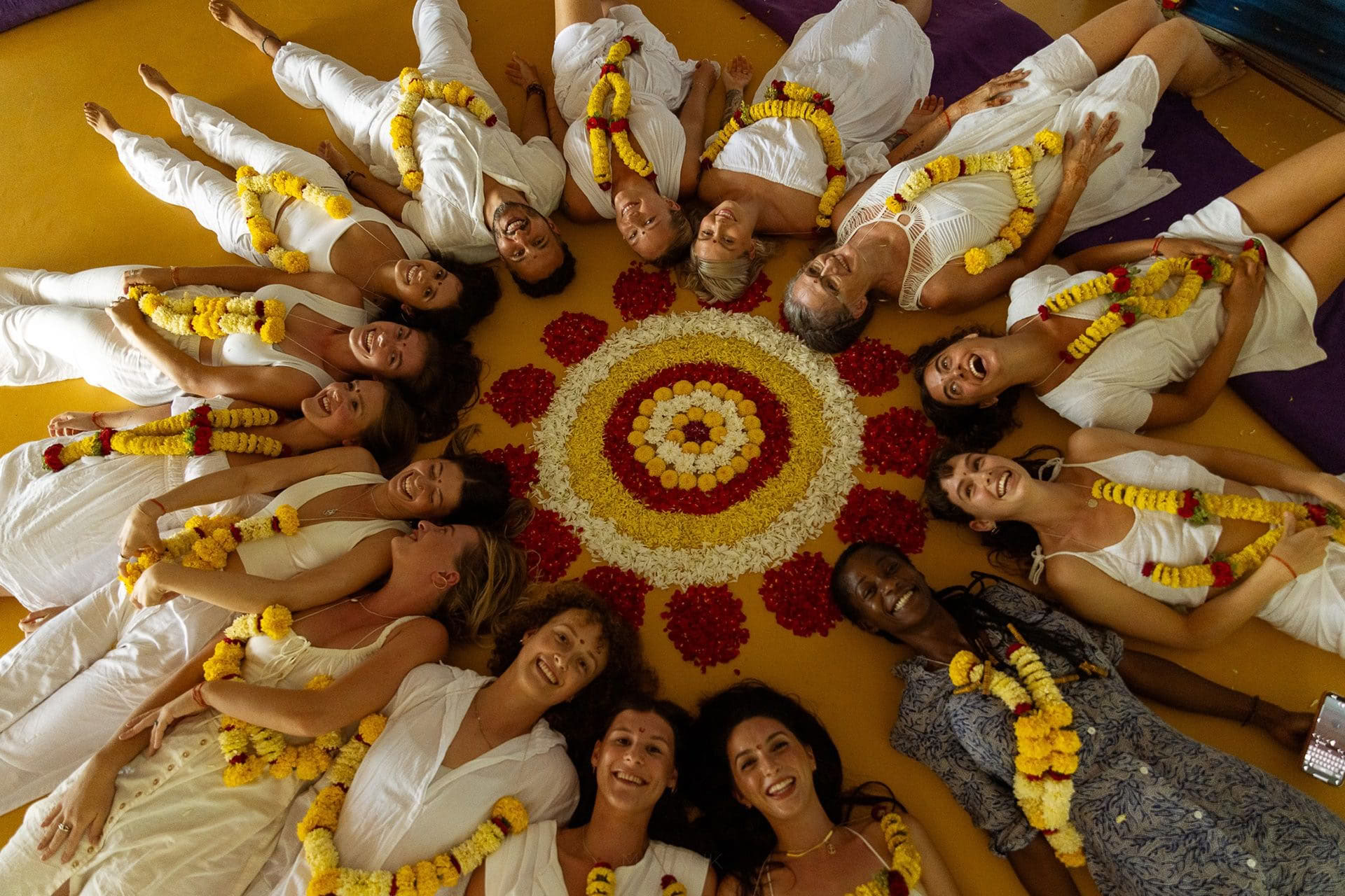 200-timers Hatha Vinyasa yogauddannelse for lærere – 28. feb. - 25. mar.