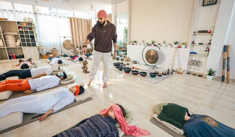 100-timers uddannelseskursus for lydhealinglærere i Rishikesh