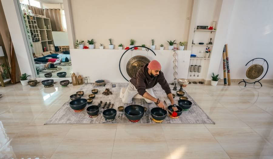 100-timers uddannelseskursus for lydhealinglærere i Rishikesh
