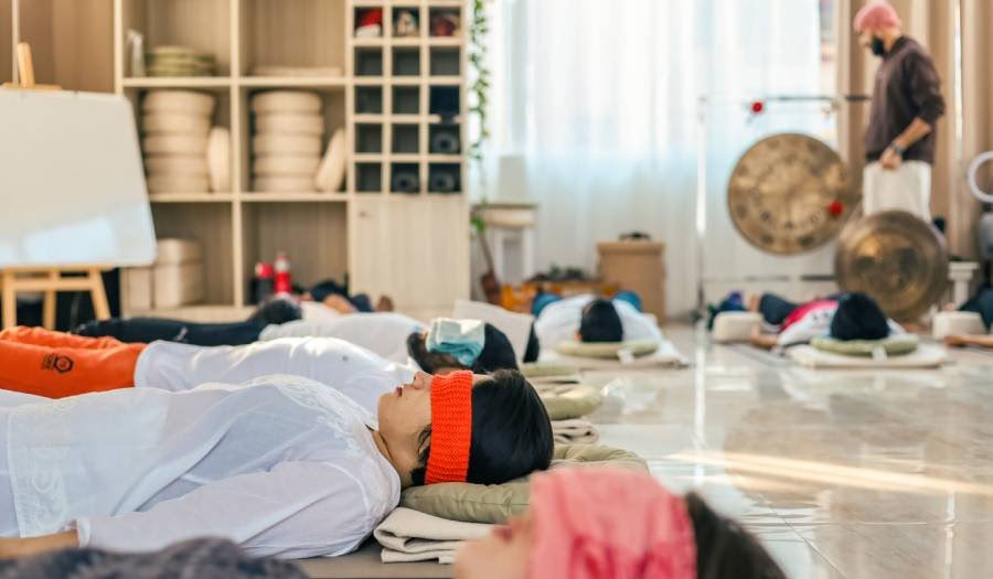 100-timers uddannelseskursus for lydhealinglærere i Rishikesh