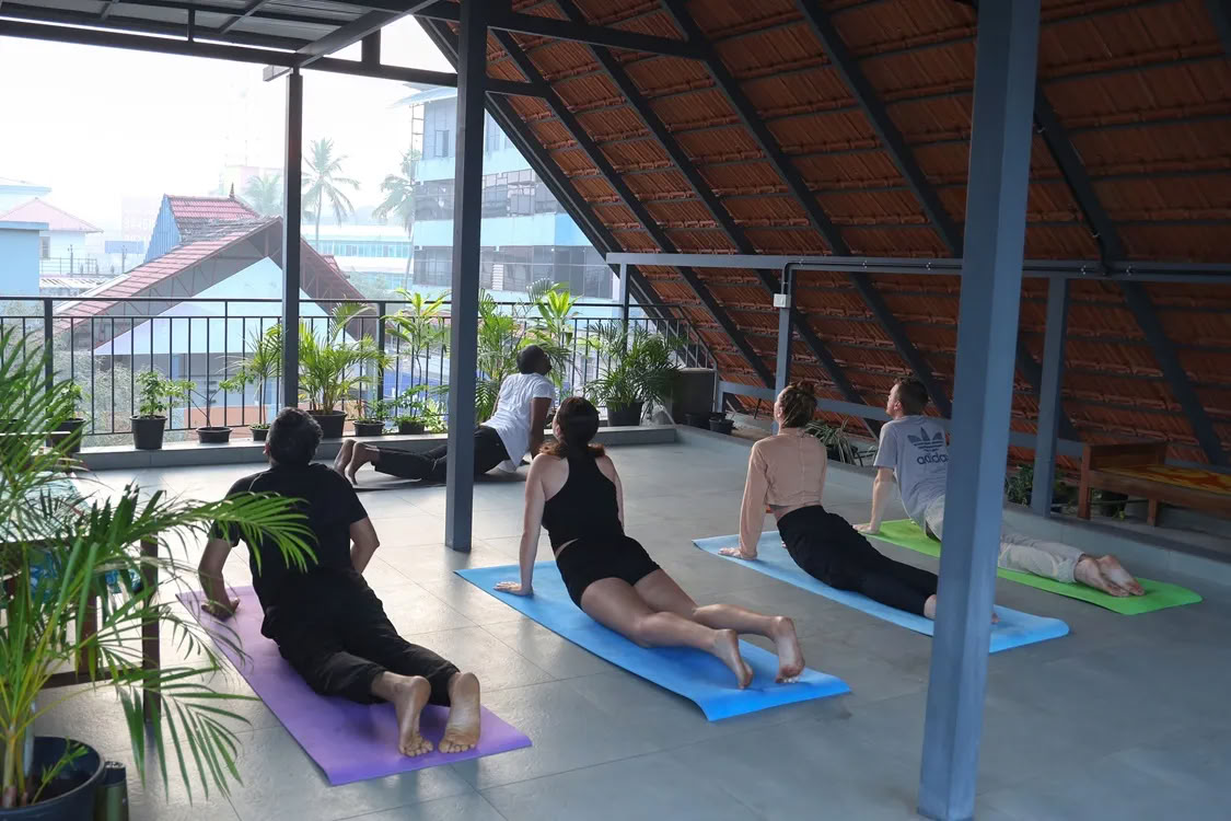 21 Dages Veda Evolve: Ayur Yoga, Ayurveda Velvære og Foryngelsesterapi med Yoga-retreat
