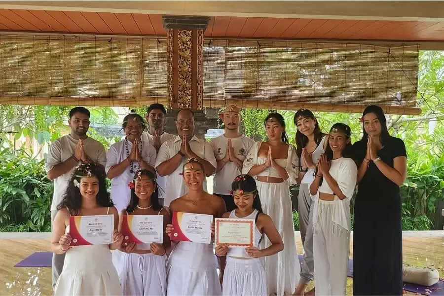 100 timers yogalæreruddannelseskursus