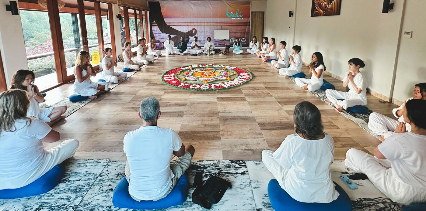 100 timers yogalæreruddannelseskursus