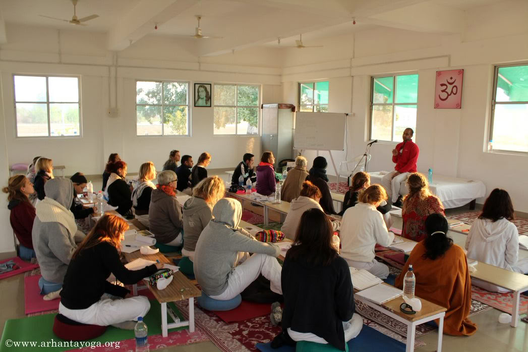 Skab et solidt fundament: 200-timers yogacertificering i Indien 2026