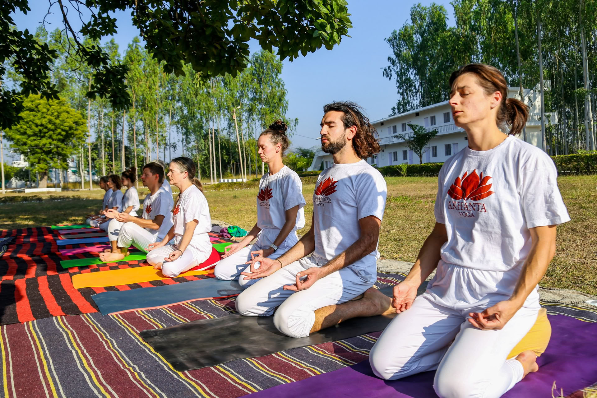 Skab et solidt fundament: 200-timers yogacertificering i Indien 2026