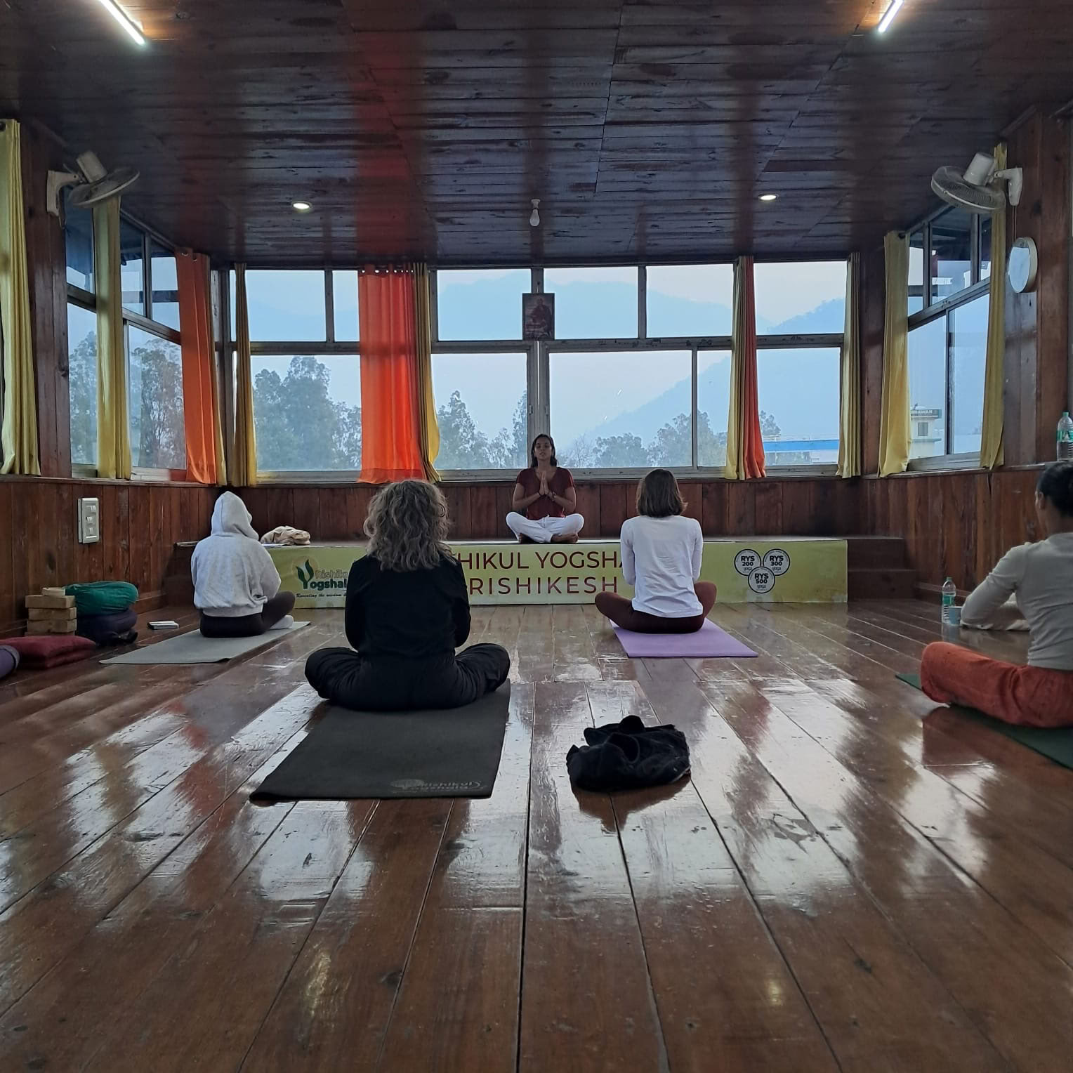 Rishikul Yogshala Rishikesh - Yogalæreruddannelse i Rishikesh, Indien