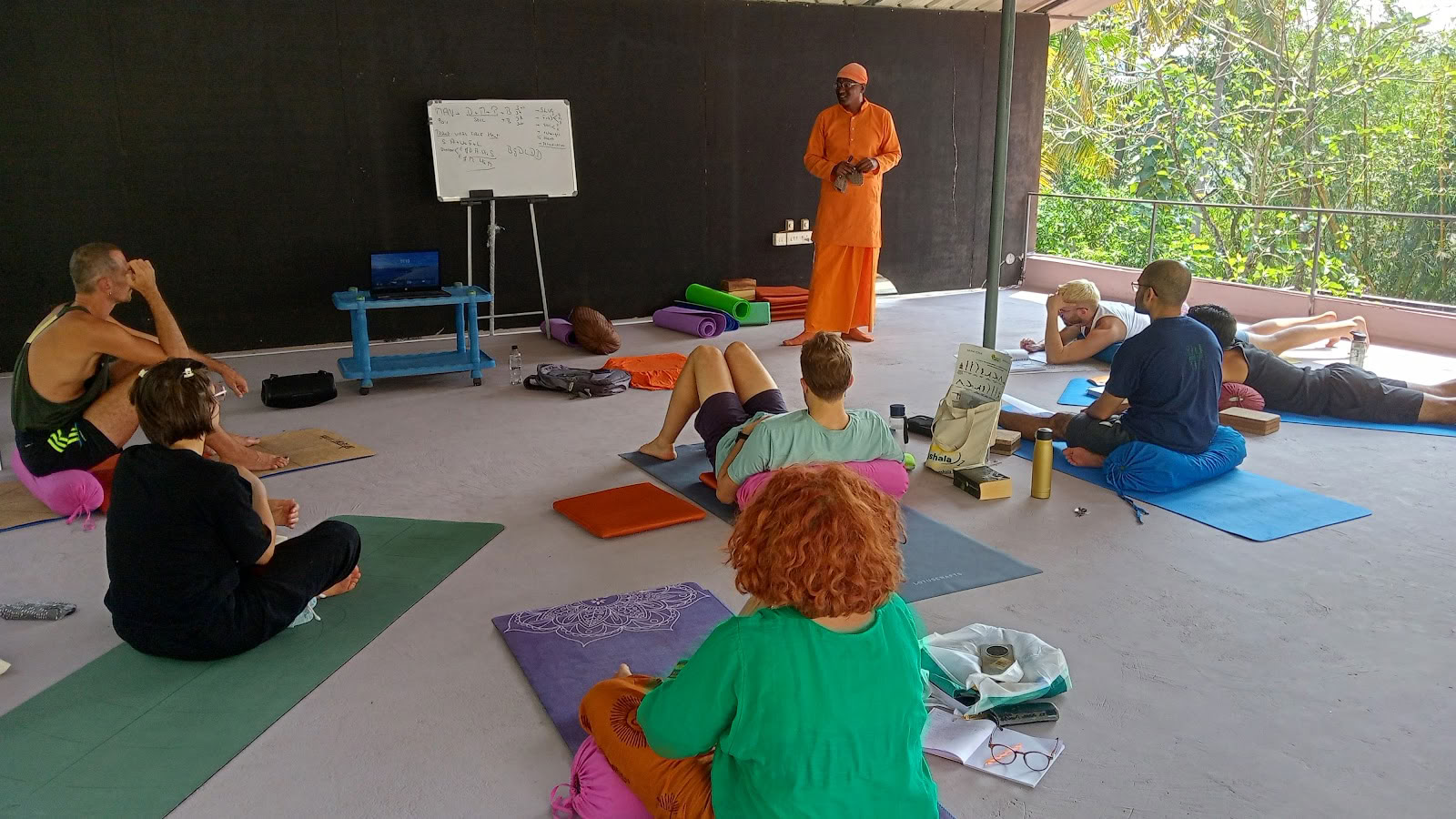 Rishikul Yogshala - Yogalæreruddannelse i Kerala