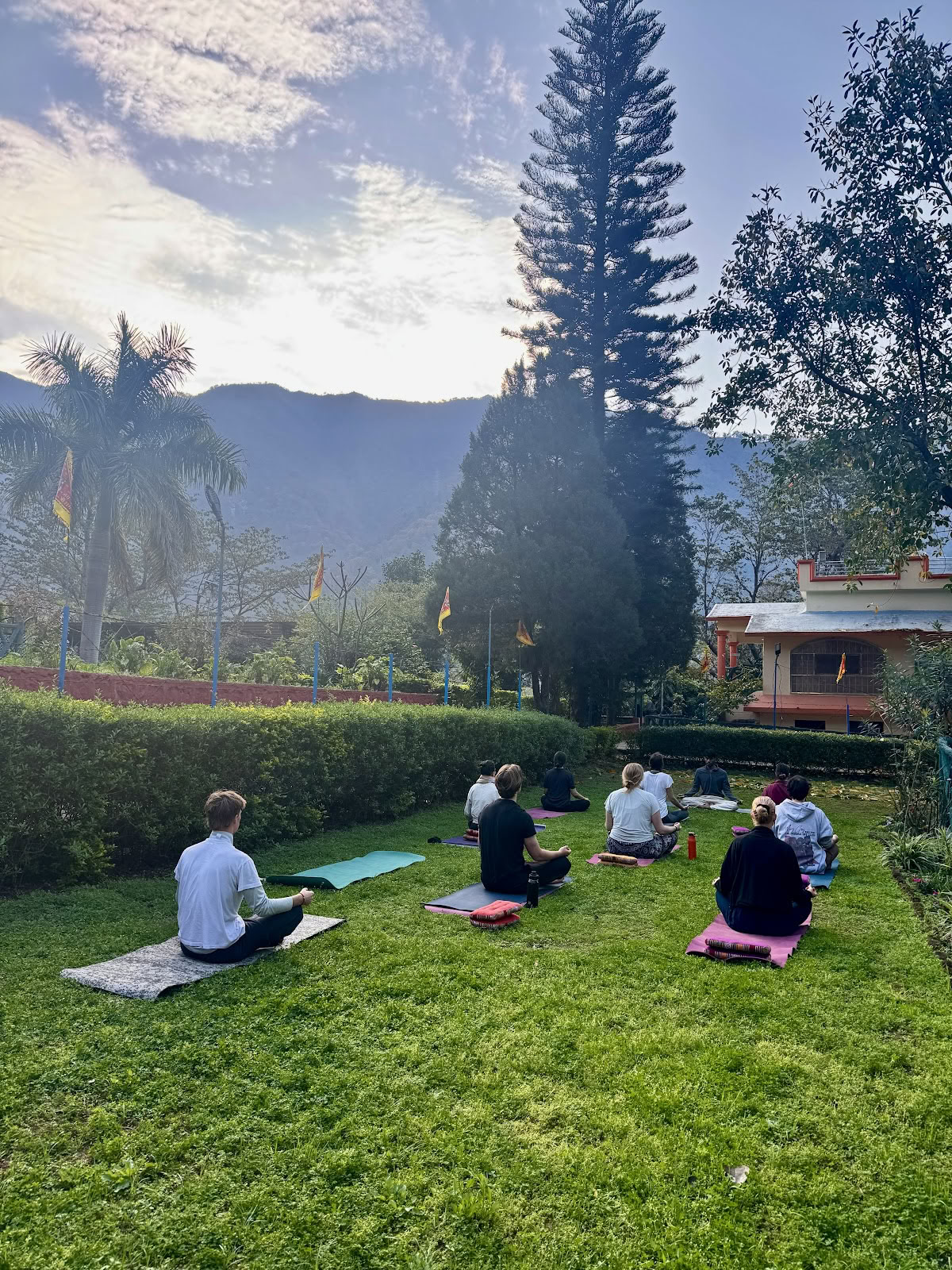 Abhyasa Yogmath | Traditionelt yoga- og meditationsashram i Rishikesh, Indien