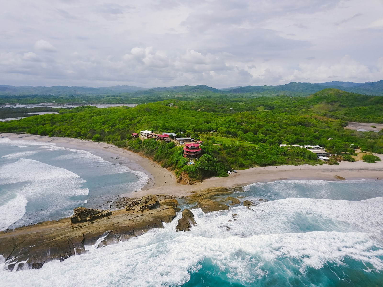 Magnific Rock - Surfresort & Yoga-retreat Nicaragua