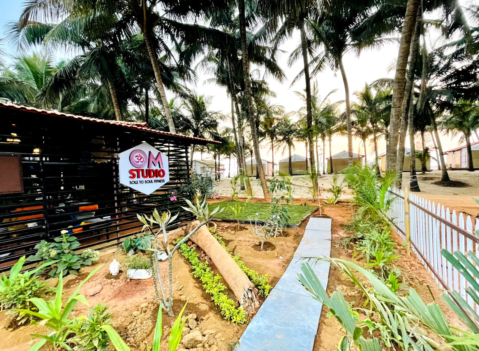 OM Studio Agonda - Aerial Yoga og lydhealing i Goa