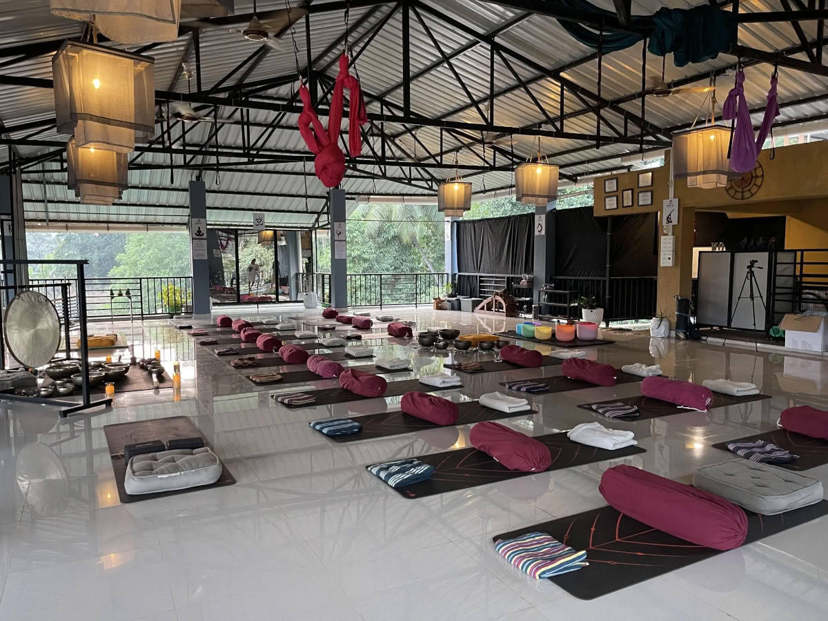 OM Studio Agonda - Aerial Yoga og lydhealing i Goa