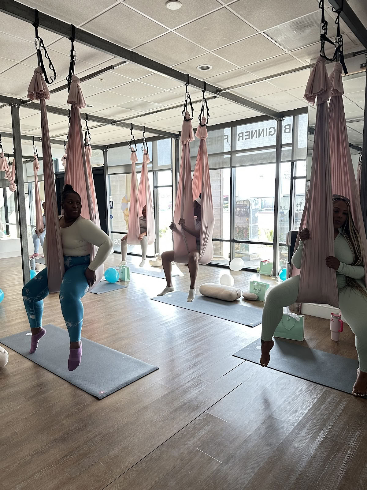 Åben aerial yoga