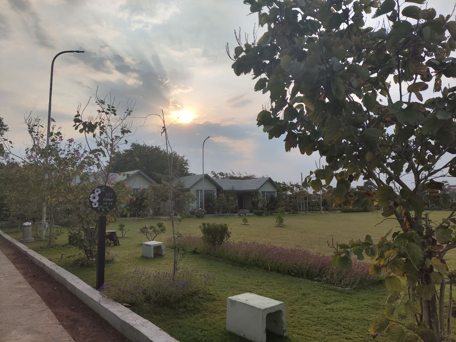 Livsskolen Bhopal - Yoga, meditation, velvære og selvudvikling