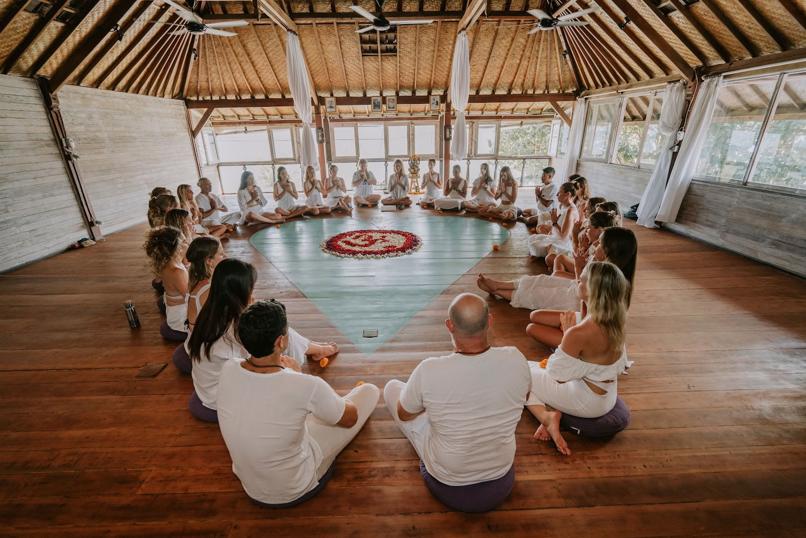 Santosha Yoga + Pilates Institut
