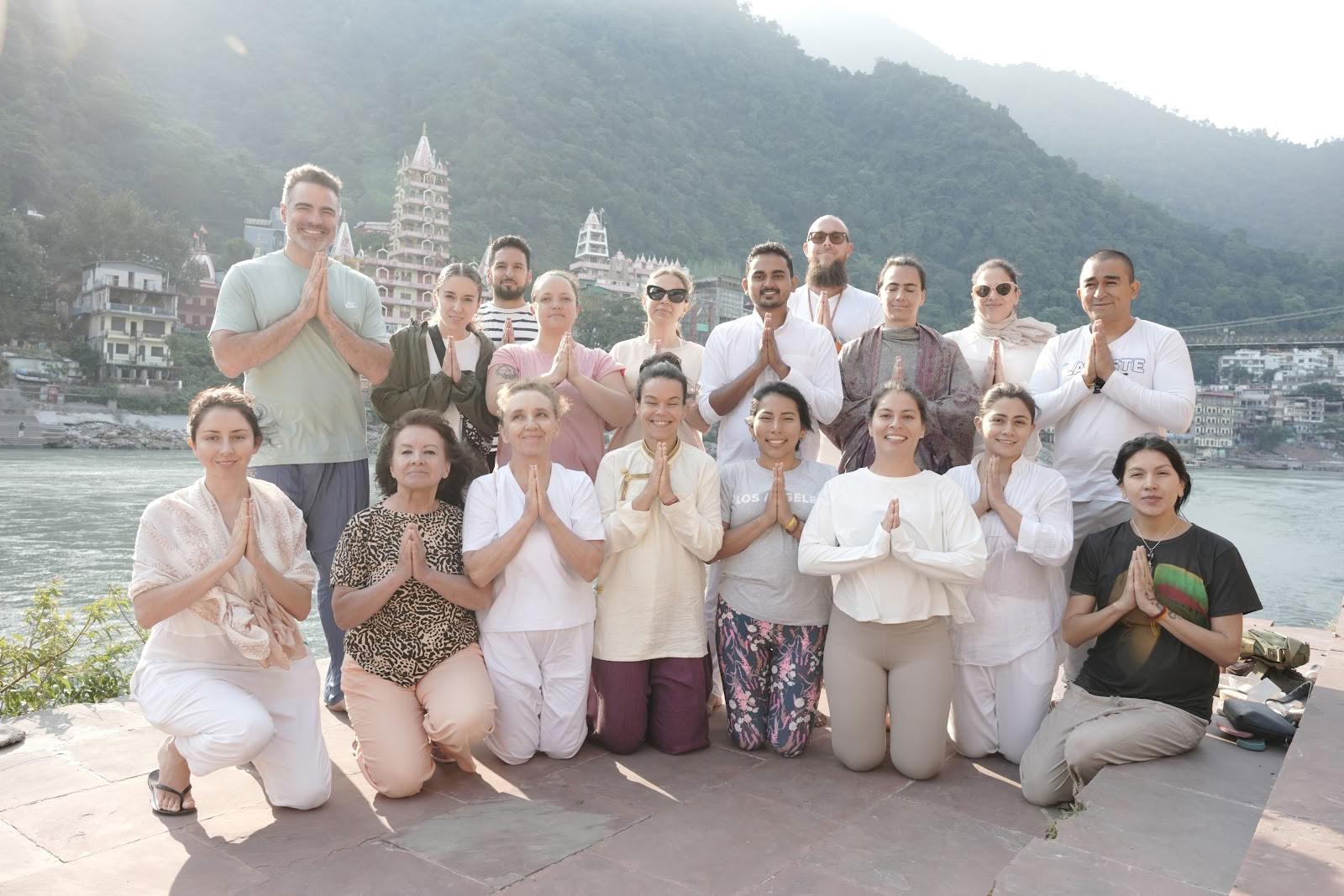 Rishiganga Yogshala - Yogalæreruddannelsesskole & yogaretreats i Rishikesh