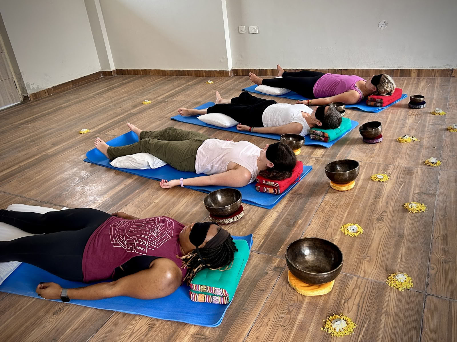 Rishiganga Yogshala - Yogalæreruddannelsesskole & yogaretreats i Rishikesh