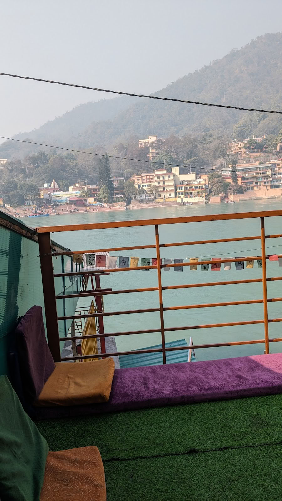 Rishiganga Yogshala - Yogalæreruddannelsesskole & yogaretreats i Rishikesh