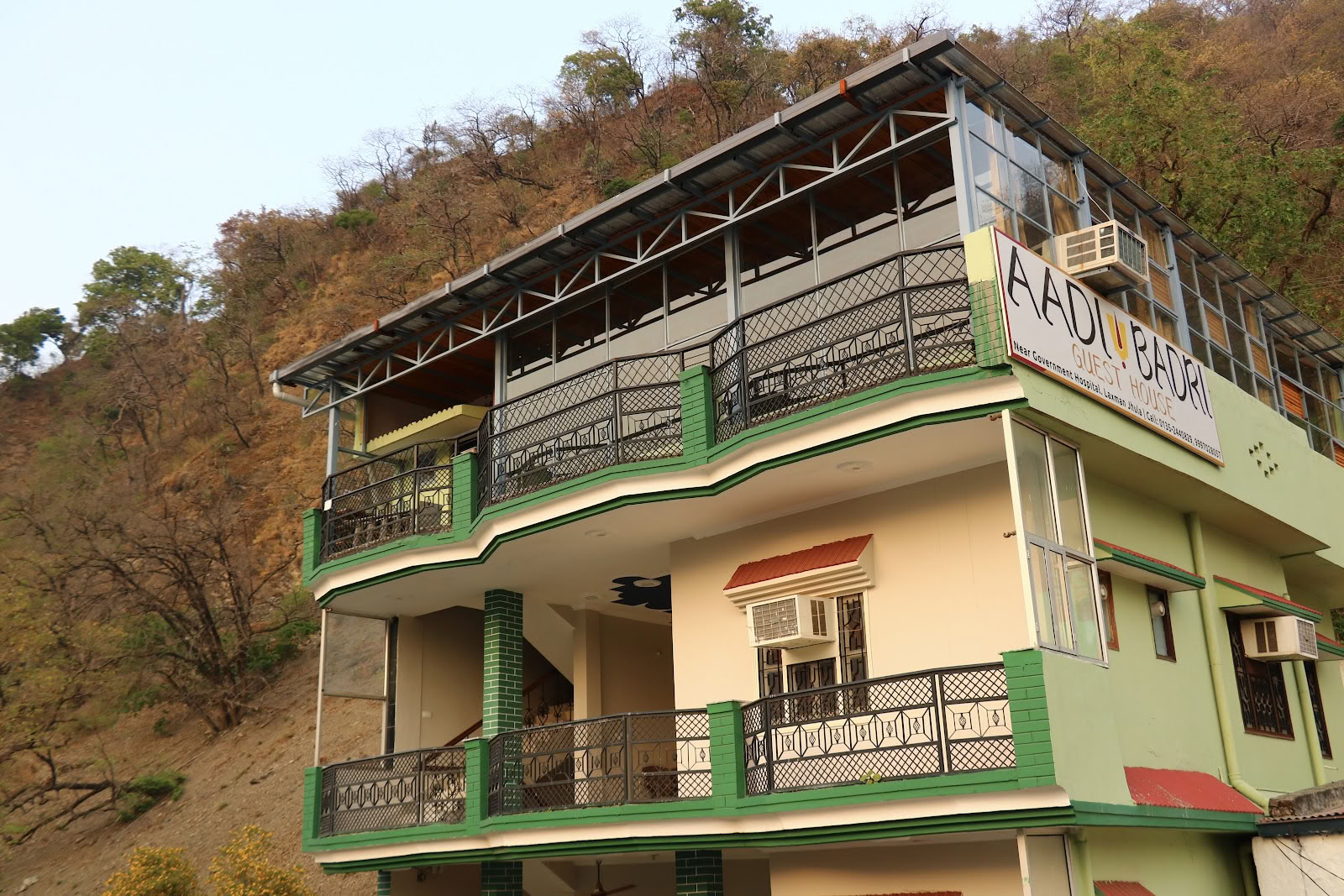 Aadi Yoga School - Den bedste traditionelle yogaskole i Rishikesh, Indien