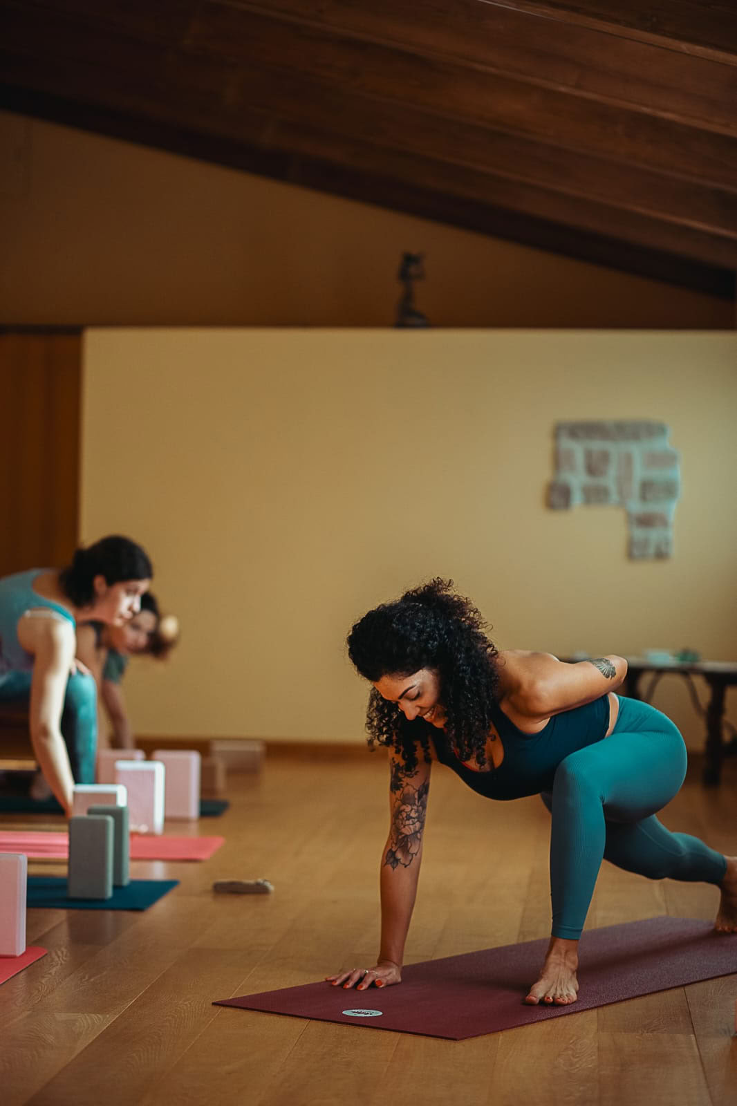Vinyasa yoga med Adriana – på engelsk, flere niveauer